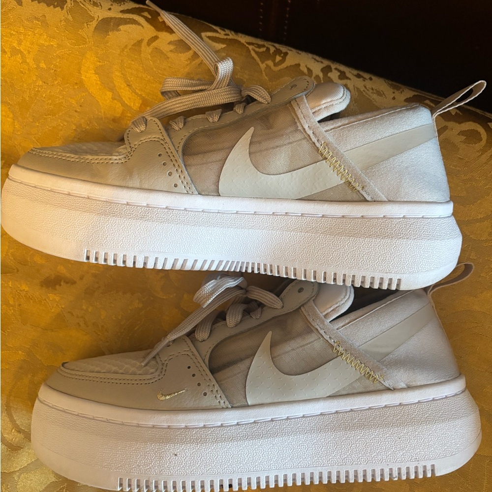 Nike beige Sneakers size 7